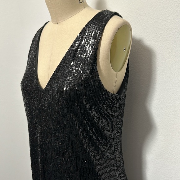 H&M V-neck Sequined Dress - Picture 4 of 9